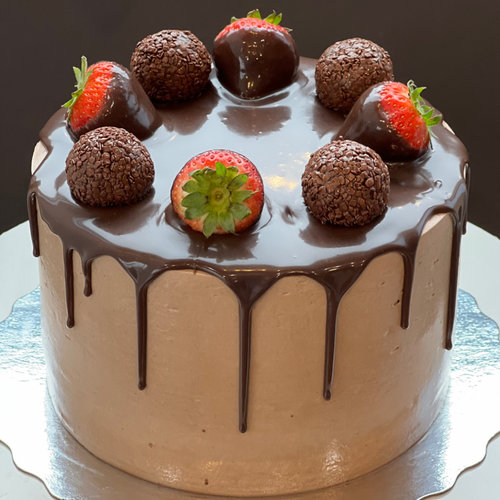 Bolo Brasileiro Bolo Sensação de chocolate com morango Brazil Cakes Toronto