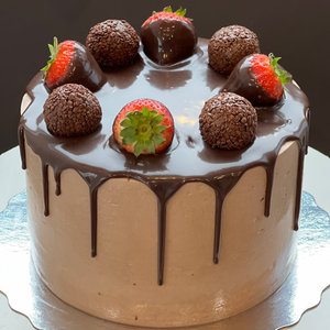 Bolo Brasileiro Bolo Sensação de chocolate com morango Brazil Cakes Toronto