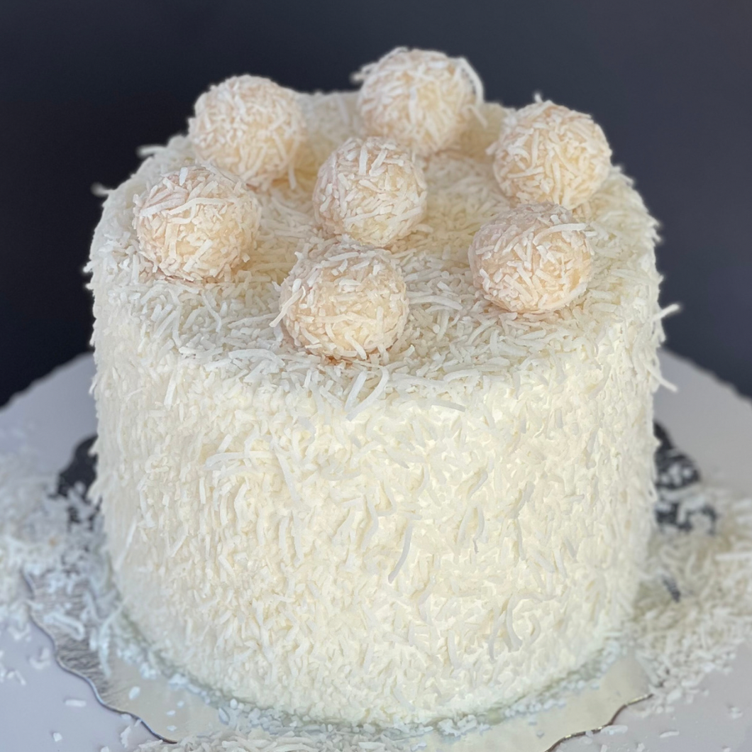 Bolo brasileiro Beijinho com abacaxi Brazil Cakes Toronto