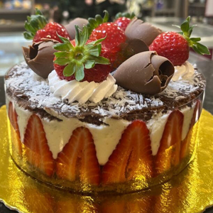 torta paris morango creme de leite chocolate whipped cream strawberries
